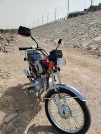 دراجه نامه للبيع الدراجه صارلي شهر من اشتريته مايحتاج اي شي احجي عنه م...