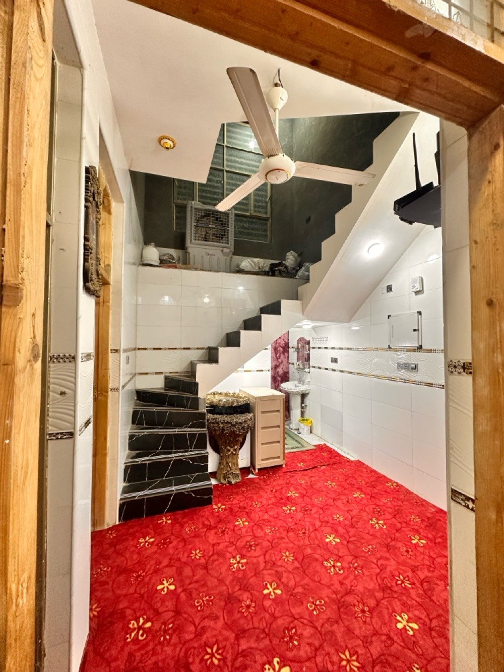 حله السياحي مكتب عقارات القيسي 

ما هي مساحة البيت الكلية؟: 
200متر 
كم عدد غرف النوم والحمامات؟: 
غرف نوم 2
حمامات واحد داخلي واحد خارجي 

موقع البيت بالتحديد؟: 
الحله السياحي قرب مكتب عقارات القيسي 
سعر البيع المطلوب؟: 
80000000
هل هناك تسهيلات في الدفع؟: 
حسب الاتفاق 