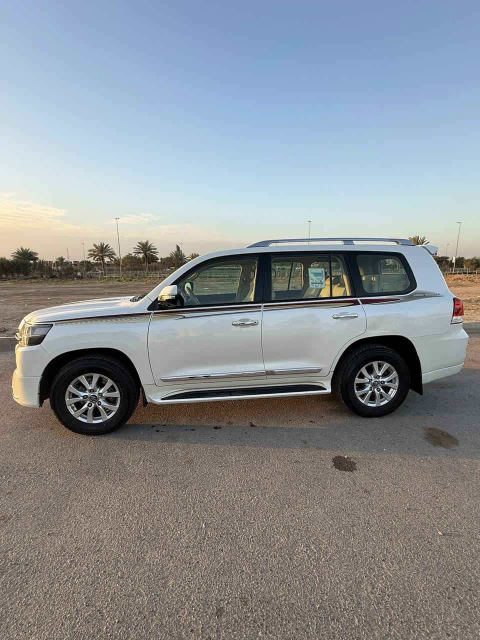 السلام عليكم للبيع لاندكروز GXR 2017 وايت أدشن محرك V6
تحكم سرعة 
دبل ماوس
فتحة سقف وباقي المواصفات معروفة

رقم أربيل الجديد  باسمي وهزتها جديدة 
ماشية 100Km
بيها الباب الخلفي عكس السايق صبغ وبارد بدون ضربة الباقي مكفول 
محرك كير وصدر وتبريد مكفولات 
تخم تاير جديد اصلي
السعر 46000 ويها مجال رقم ***********

مكان السيارة بغداد
