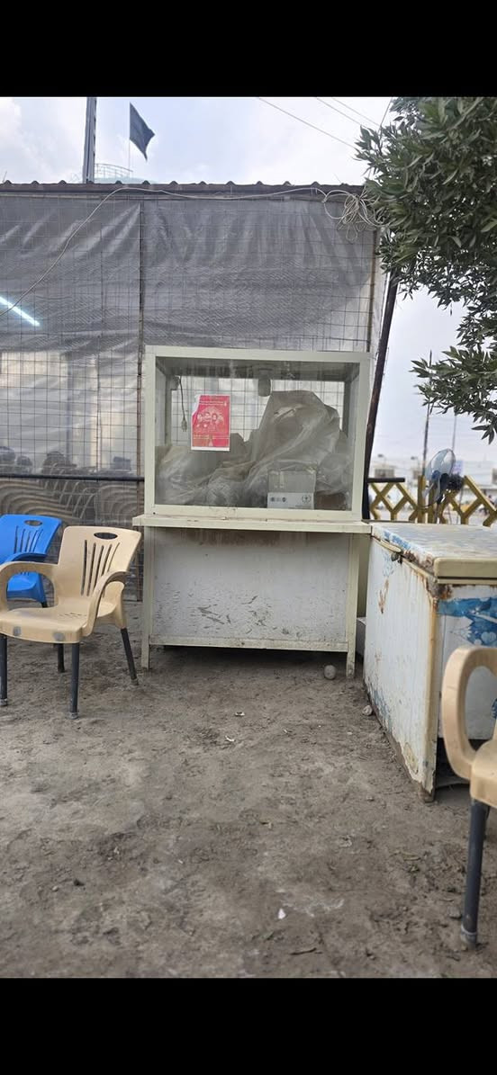 ميز انمنيوم جاهز ونضيف بي طباغ اصلي
وبي كهربائات  وكلوب وبي معجانه لبلبي  وطوز لبلبي 
نضيف ومناسب ***********
مكانه شاميه
