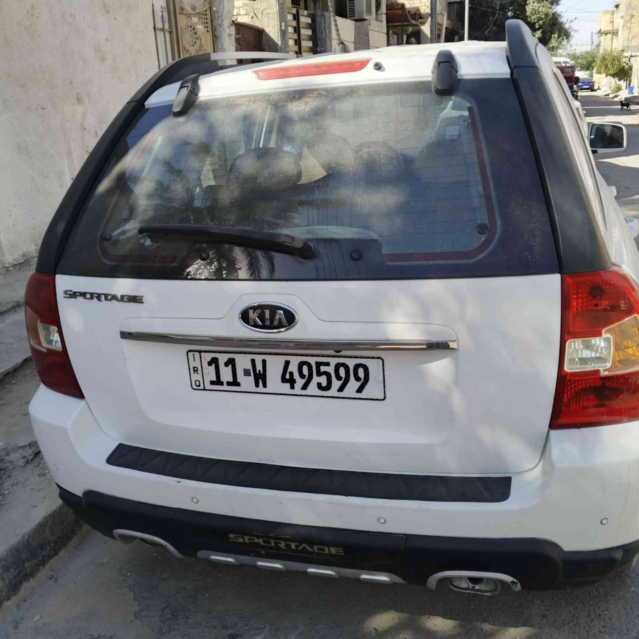 للبيع كيه سبورتج موديل 2010 رقم بغداد انكليزي فتحه بلسقف كولش نضيفه الون ابيض مكانهه بغداد بسمي السعر 132 تيفون ***********. بيها مجال للشراي
