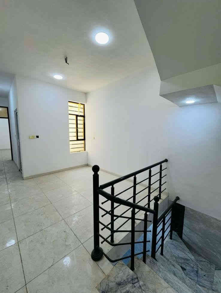 🏠بيت للبيع      (مكتب الربيعي ) 🏠 🏠 
📍الموقع/ (حي القاهرة - شارع شيف سوري )

ملاحظه/البيت جديد زيرو ## 

 .مكان ماطور ____

 ..كهرباء كل طابق معزول عن الثاني.بناء ##

 ______درجه اولى 🏰🏰🏰

📌المساحة/  80 /

 📌الواجهة/  4 و 20 س /

📌النزال/ 20  /

الطابق /آلأول/ طرمه صغيره / 

 اسقبال / مطبخ / حولي / خدمات / غرفه نوم

الطابق  /  الثاني / 2نوم.حولي .خدمات /

 #.بيتونه كبيره.سطحين#

للاستفسار ☎️📞

📞***********_____
