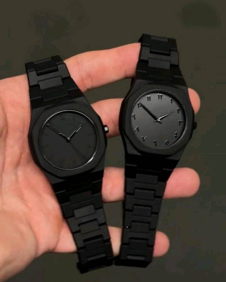 
ساعه ترند اسود لجديد
ساعه تجي تصميم حديدي مغطه ب طبقه فايبر كاربون مريحه بلبس
يجي مع الساعه داخل العلبه جهاز تكبير وتصغير يكدر يلبسها لكبير وصغير 
سعر ساعه 8الاف وتوصيل 3 الاف 