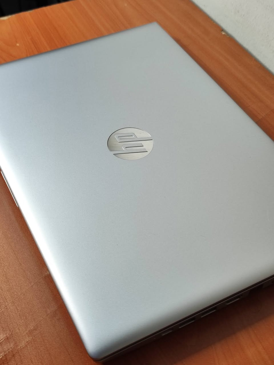 لابتوب HP سلفر 
للتصميم والدراسة والتصفح والالعاب المتوسطه 
يشغل اتوكاد ثري دي ماكس وماتلاب وورد اكسل وغيرها
معالج رايزن 5 برو 2500 اقوة من جيل 10 من انتل
رام 8
هارد 256 ssd سريع
حجم الشاشة 14 
كيبورد عربي انكليزي 
كيبورد ضوئي (ليزري)
سلم نحيفة وخفيفة الوزن 
بطارية ممتازه 
منفذ تايبسي
منفذ HDMI
منفذ لان 
جميع المنافذ متوفرة 
السعر 300 الف 
متوفر توصيل


**إذا كنت صاحب هذا الإعلان وتريد حذفه لأي سبب، رجاءا أرسل رسالة إلى الدعم الفني**