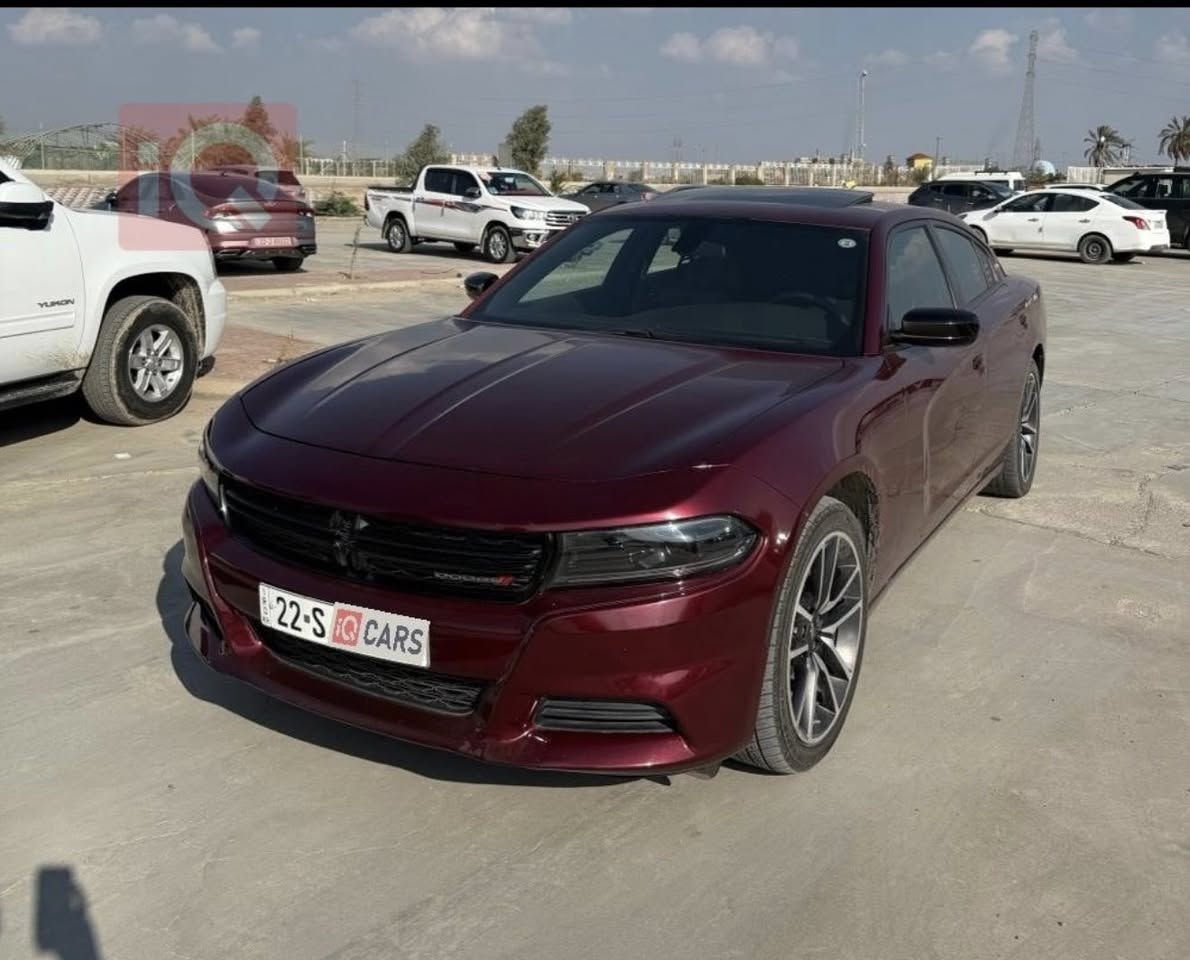 تشارجر وارد امريكي ماشية 32 الف كيلوا متر حقيقي 
ضربتها كما موضح في الصورة وبيها بعد طعجة خفيفة بل جاملغ الايمن الخلفي  الباقي كفالة السياره 
ما متعوبة ما شايفة حتى الاربعين كيلوا مال البصرة 
مكاني بصرة حكيمية ***********
رايدها 305 ورقه
