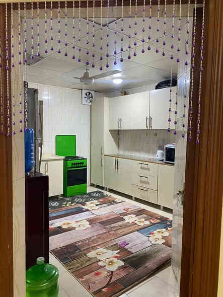 توجد شقه للبيع طابق وسط ديلوكس فئة A  حره مامطلوبه للسكان مساحه ١٥٠متر تتكون الشقه من ٣غرف وستقبال وصاله ومطبخ ومخزن و3بلكونات وصحيات عدد2 شقه جدا نضيفه سعرها ٣٥العنوان سماوه مجمع ام العصافير الشقق الجدد للاستفسار الاتصال على الرقم ***********
