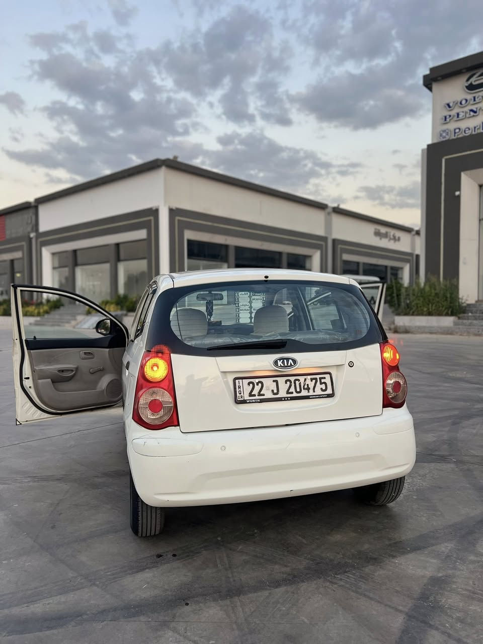 السلام عليكم كيا بيكانتو للبيع سعر 62 وبيها مجال للطيبين سياره نضيفه حلوه وكاعدة سياره بيها صبغ حزام جماليه سياره صاحبها موجود وكابون بانزين بيها سنويه ما صاقطه تبريد شغال كير شرط مكينه بيها اثر صرف طخم تاير جديد باتري جديد طخم السياره نضيف كلشي بيها شغال من كهربائيات سياره احلى من الصوره عنواني موصل حي الميثاق رقم الهاتف *********** بي واتساب
