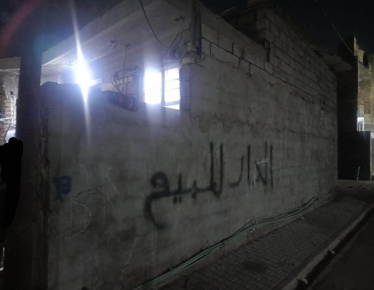 لسلام عليكم بيت للبيع مساحته 75 الواجهيه 7ونص ول  نزال 10 مثل ما تشوف بل فيديو العنوان الكماليه البستان قرب جامع سيد الشهداء للتواصل ***********
