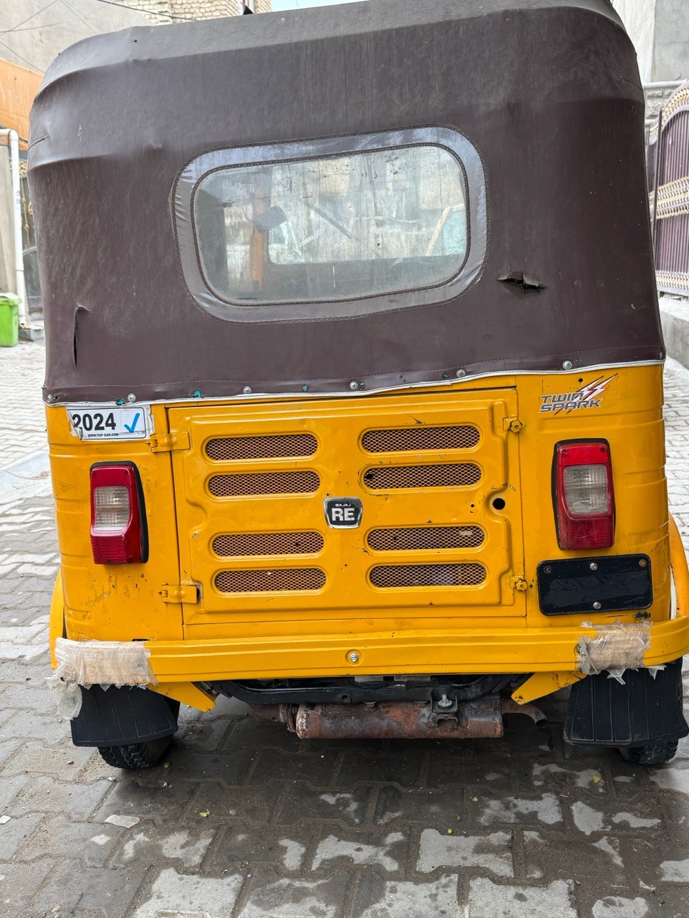 سلام عليكم تكتك للبيع 20شهر 4
التكتك اوراقها كامله كبل لترقيم مابيهن نقص   تخم تاير بنزات عنابير جدد المكينة تجفيت شركة فشك كلجات وكرنك وفشك كله جديد   
السعر 5600وبية مجال بسيط المكان الشعلة رقمي ***********