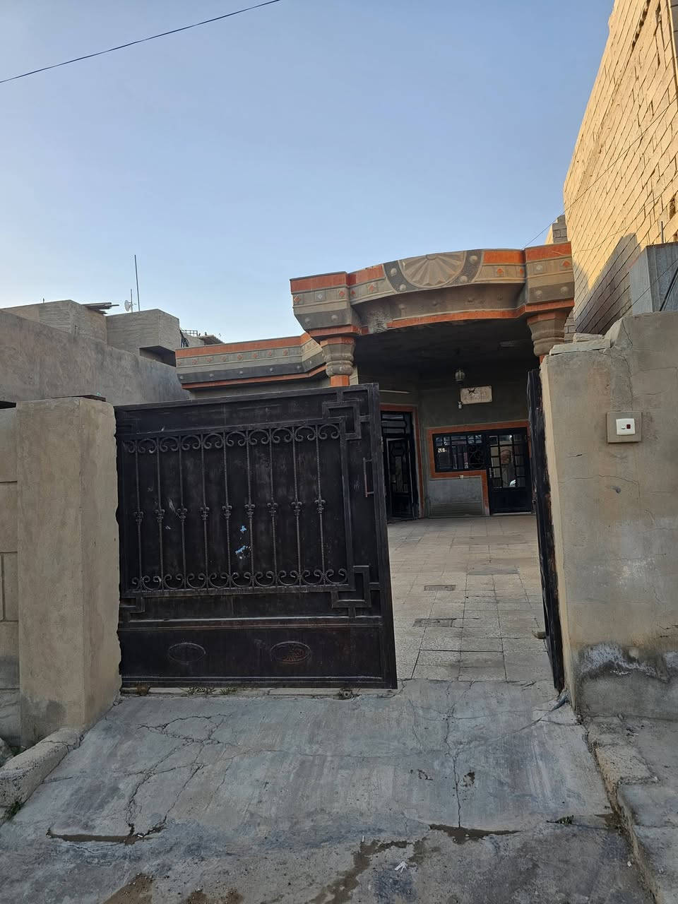 للأيجار دار سكني في تكريت القادسيه حي الجامعه
2 غرف صاله مطبخ حار بارد صحيات
خارج داخل كراج  كبير حديقه كبيره
 مساحه 300 متر 
 سعر اليجار (  350  )   استفسار 
***********
***********
