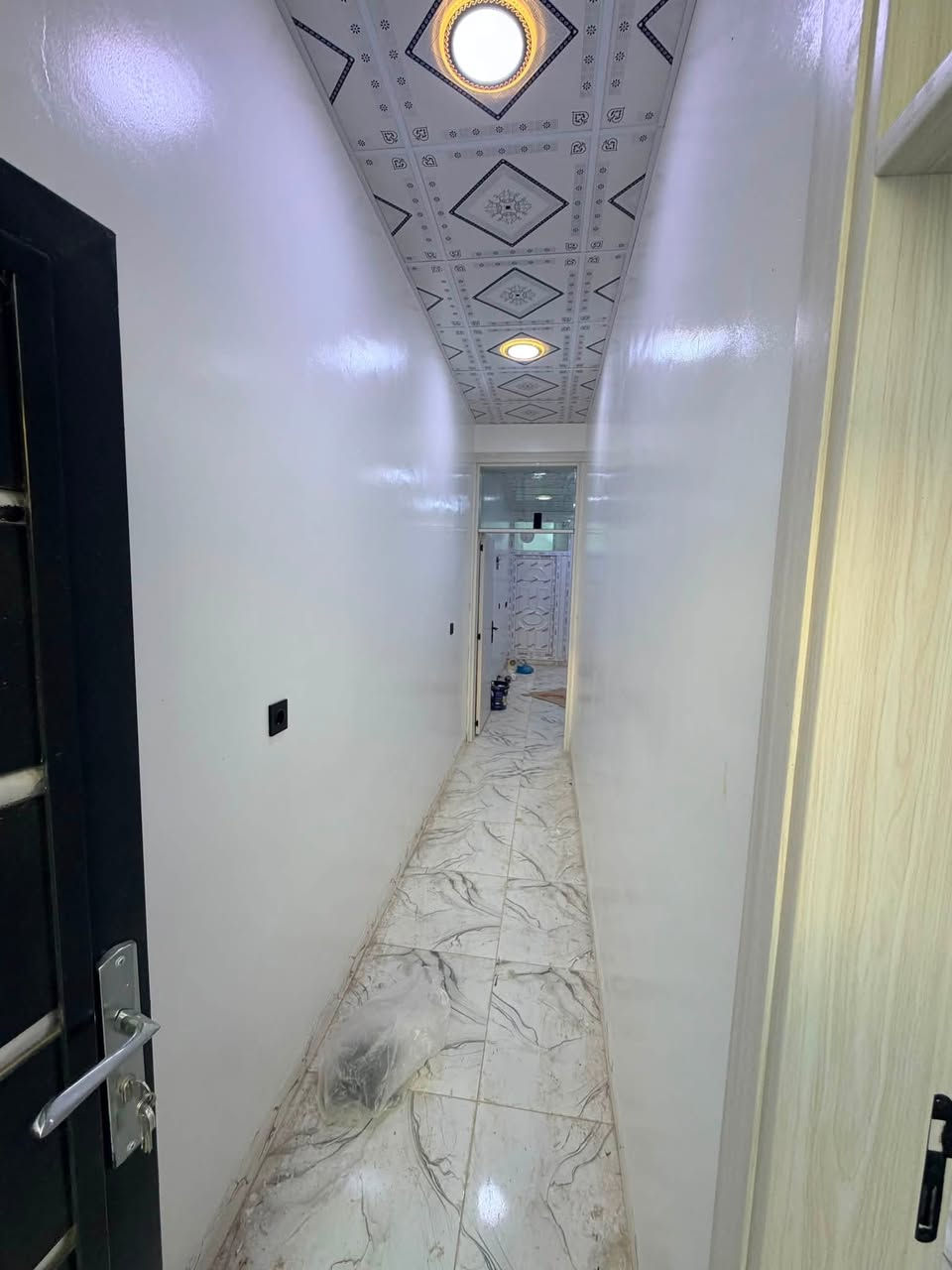 دار اللبيع كركوك منطقة حي عسكري في الزراعي  

مساحه 100 متر 
بناء حديث 
لبيت صفر بعدا
نضام تبريد مركزي
مثل ماموضح بصوره
***********
