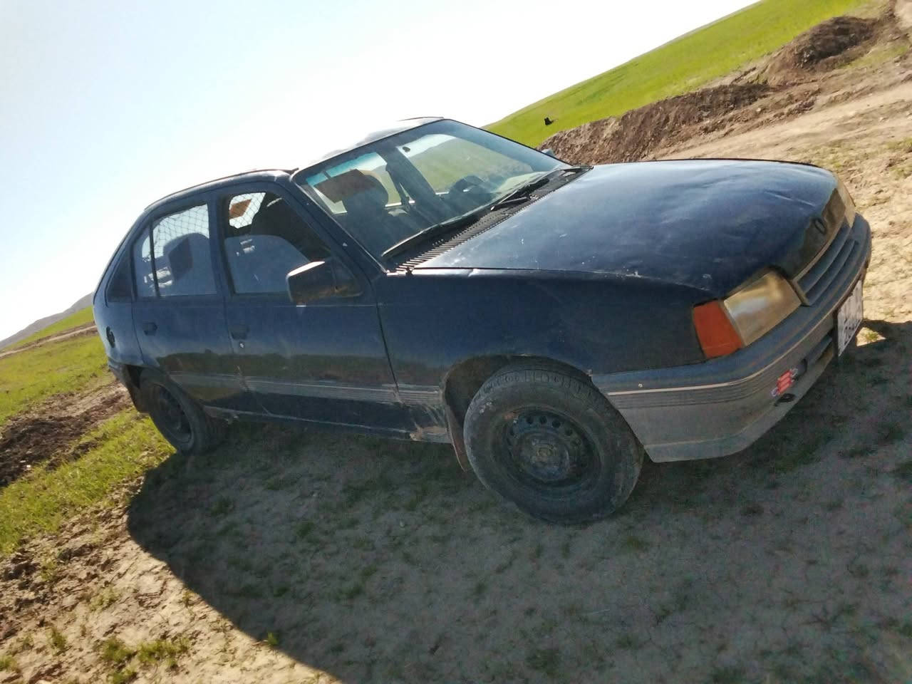 اوبل كاديت رقم مسطرها موديل 91محرك بدايت صرف السعر21وبيها مجال توير جدد باتري جديد غرفه زينه مو تعبانه اخو جديد رقم ***********
