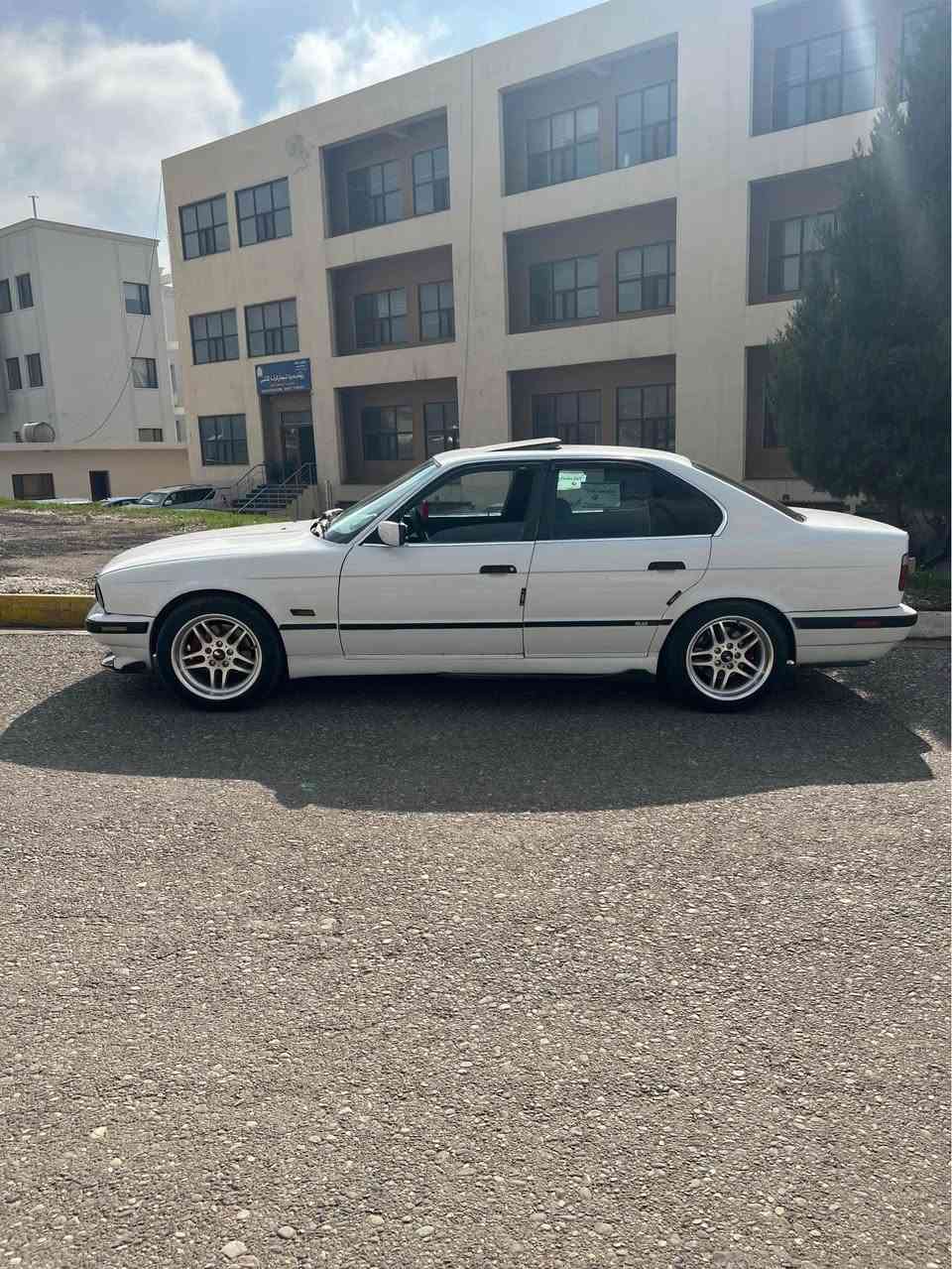 Bmw1992گيرتوماتيك  ماكينه ٥٢٥  سلايت بي دعم بي سبغ كوشن جلد ماكينه گير شه رت هه مي شه رت غورامه سه ر نينه سياره باقزه بي عيب  سياره تايره جديد ويل م  سعر ٧٥ و مجال  رقم *********** دهوك, العراق
