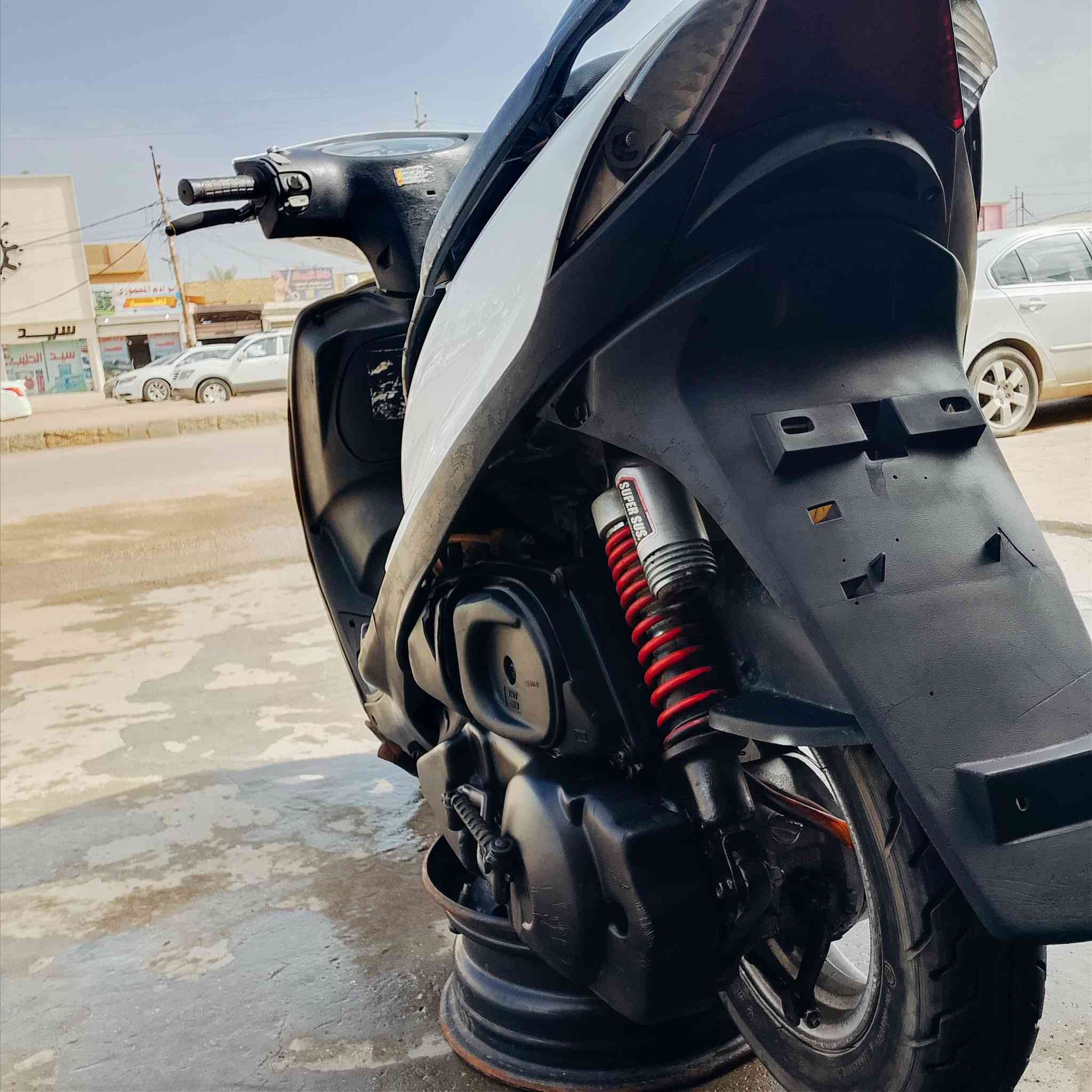 السلام عليكم ماكس 140 للبيع نضيفه كلشي شغال بيه مختمه كفرات بلادي اشاير كلوبات دشبول كه شغال وبيه مكينه جديده قبل يومين جفتته يعني رجعت جديده السعر 350 مكاني حله حي الجزائر ***********‬‏
