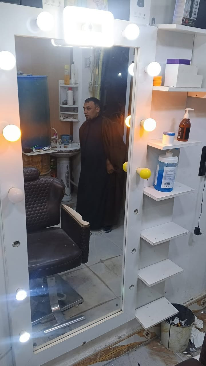 السلام عليكم اخوان كرسي+مرايه+رفوف عدد ثنين البصره زبير السعر225كلهن/***********
