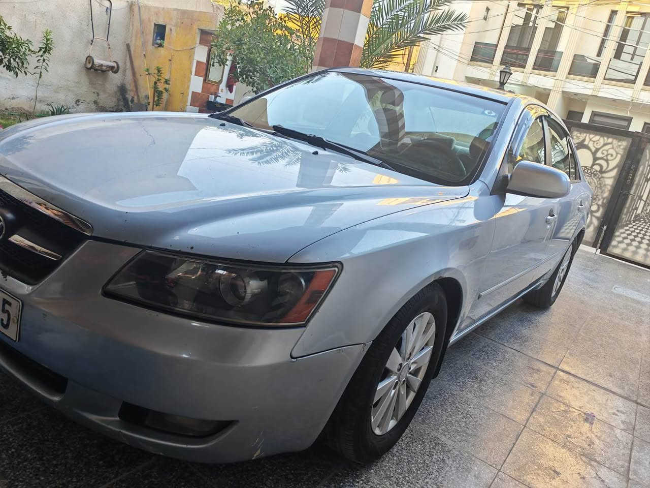 السلام عليكم سوناتا 2007 
رقم انكليزي وسنويه جديدة بسمي السيارة كير مكينه 6V 3300 جدد ومكفولات تبريد خير من الله ثلج 
فتحه تحكم ستيرن كامرة خلفيه شاشه مسجل 
لايت عالي ناصي  زنون بلوجكتر زنون كلش حلو 
السيارة مصبوغه صفحه الصدر ب امريكا مصبوغه ودعاميات هنا مصبوغات السيارة كلها ليبل واحد اي قطعه تبديل مابيها واي حادث ماابيها السيارة مال بيت الله شاهد كلشي مناقصها شغل واطلع والصورة هاي مال اليوم امانه الله 
السعر 100وبيها مجال بسيط؟ وكلشي اكو بل السوك 
العنوان بغداد   الامين الثانيه 
*********** بغداد, العراق
