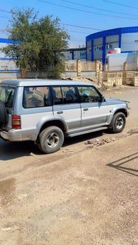 باجيرو للبيع موديل 1997مكينه vvt300سياره خير من لله ماتصرف عليه ربع بس...