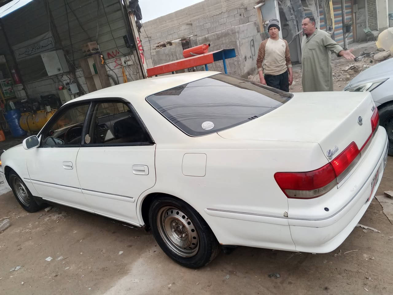 سلام عليكم مارك موديل 98 مكفوله من الكص ونقل الجثه وضربه القويه بس بيه جراد خفيف
مكينه وكير 3000 كير عادي تبريد حداديه اتخم تاير كلها شغاال جديده سياره رقم نكليزي سنويه ال30 سياره عارضيه ب65 وبيه مجال ***********
