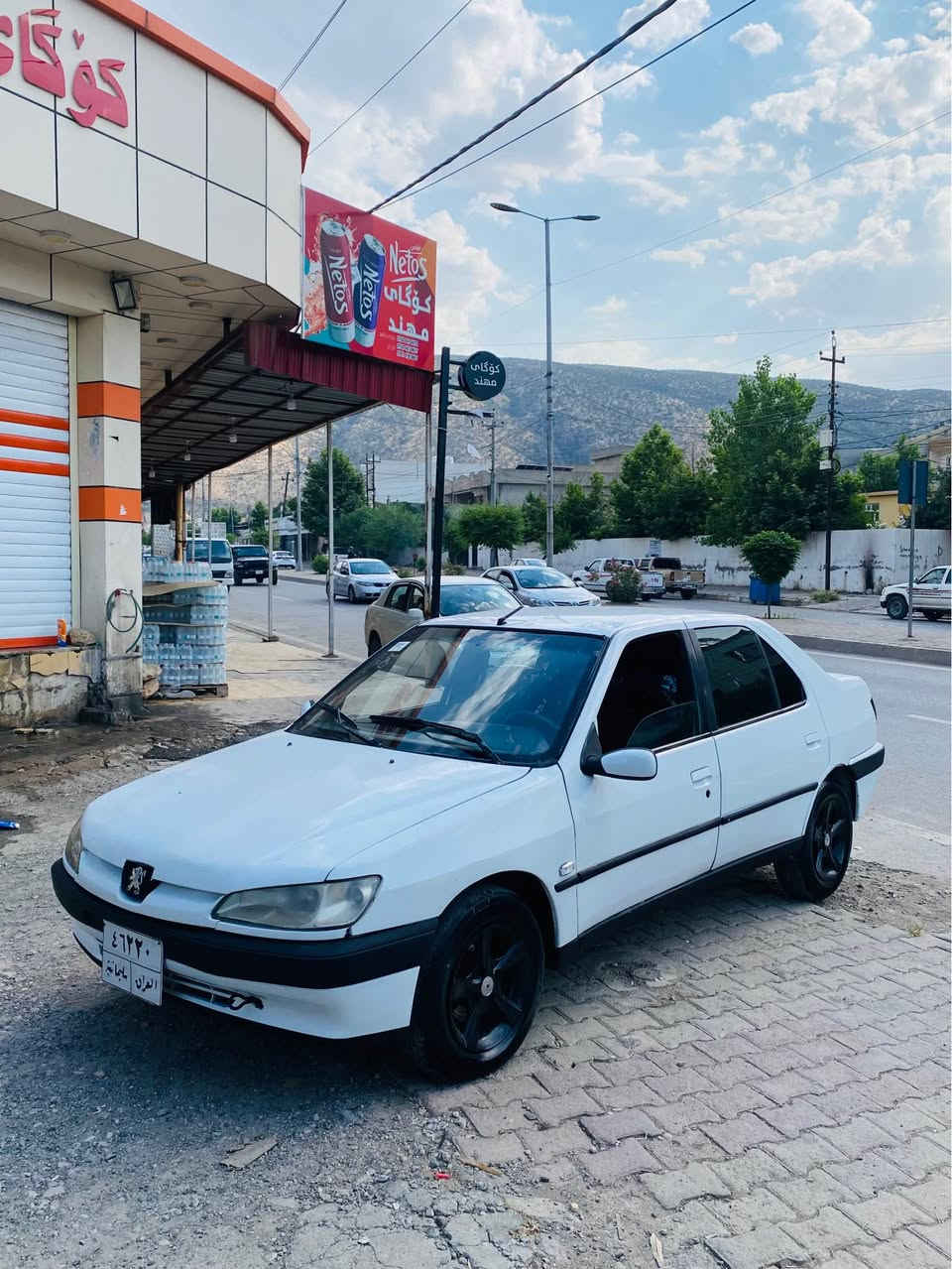 بیجۆ ٣٠٦   ٢٠٠١
گێرومەكینەی بەشرتە
٤تای لۆك تازە بەستاومە
یەك دینار مەسروفی نیە 
قنجی نیە بێ دەحمو لێدراو پێشو پشت كەپس 
تەحویل وەكالە بەشەرت ٢ وەرەقە غرامە بۆت دەگێرمەوە
٢٣ مجال 
*********** واتساپ أربيل, العراق
