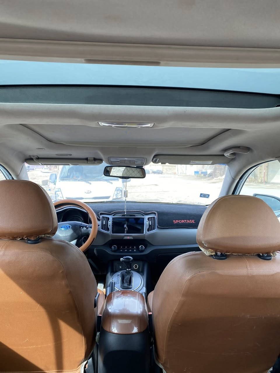 السلام عليكم كيا سبورتج للبيع  سياره استخدام شخصي باسمي بيه قطعه مرشوشه رش فقط بدون معجون اثر شخط بسيط الباقي كفاله عامه محرك ٢٠٠٠ دوش تخم تاير حداديه خير من الله رقمه بغداد انكليزي سعر 165 مكانه بابل ***********
