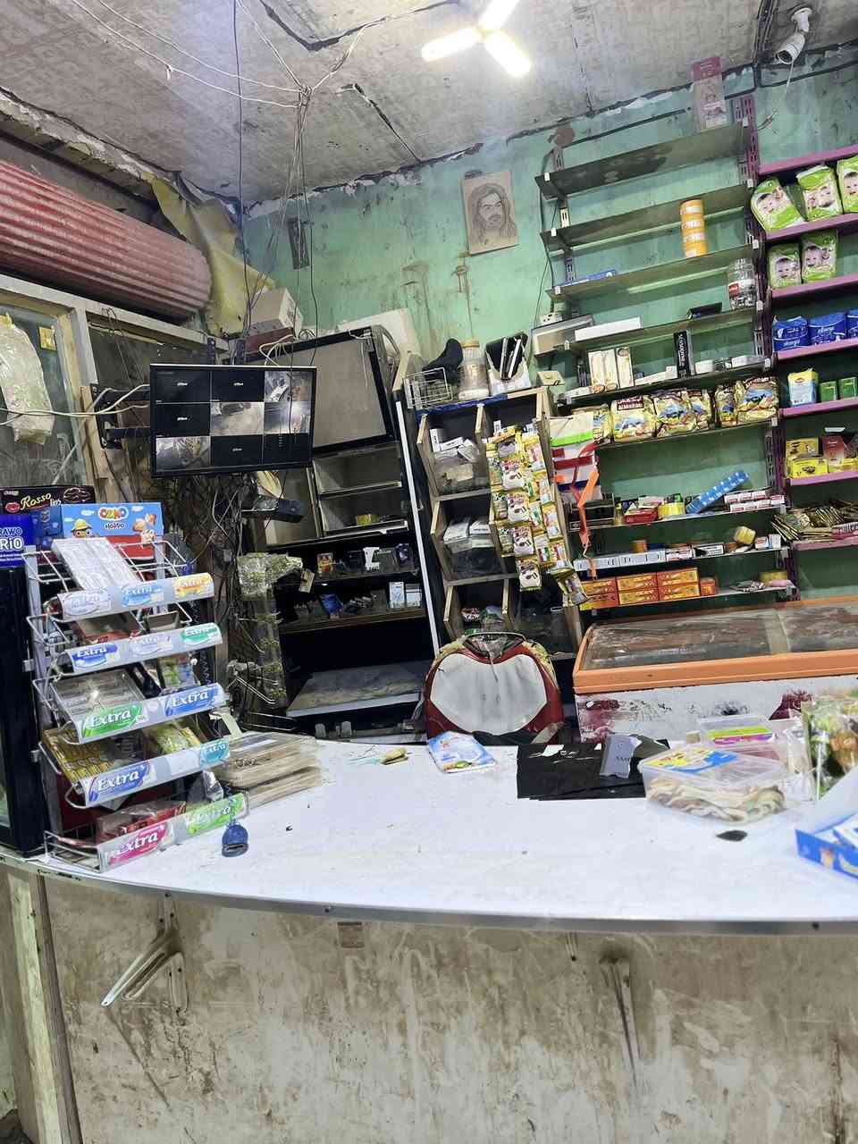 سلام عليكم أسواق للبيع موقع حلو نجف حي ميسان دخل يومي 250  عوزه غراض وترتيب البرادات 12 منهم 2 للشركه العراضات البطيحه 4 كلهم اليه مو للشركه كامرات وشاشه وإنترنت ومخازن 2 وسبلت عامودي وعارضات ثنين بل مخزن وحده مال بقلاوه وحده مال مداليات ومبرده موجوده وسقيفه جينكو وبصفك محل مال باله ماكنه حلو إيجاره 225 الاستفسار ***********
