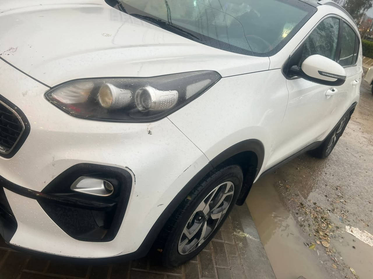 سبورتج ٢٠٢١خليجي بيه باب خلفي وجاملغ خلفي فقط 
ولباب الي بصف السايق بي شخطه ممعدله تتعدل بارد
السياره جديده السعر ١٨٥
للستفسار *********** متواجد واتس عنوان السياره بغداد وزيريه
