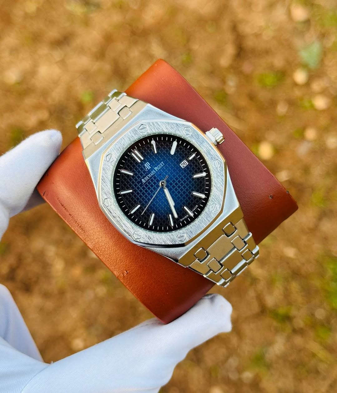 توفرت ساعات ماركات عالمية بأسعار مناسبة جدأ🔥. 

سعر القطعة الوحدة(15)الف✨🔥
يوجد خدمة توصيل لجميع المحافظات العراق 🇮🇶. 
 
رقم الحجز ***********
