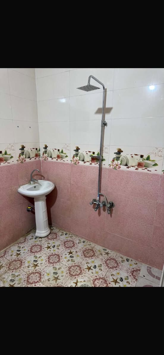 #شقة_للايجـــار في الجزائر / شارع الضغط 
تحتوي على غرفتين وصاله ومطبخ وصحيات 
بناء جديد 
ب350 مع المجال


**إذا كنت صاحب هذا الإعلان وتريد حذفه لأي سبب، رجاءا أرسل رسالة إلى الدعم الفني**