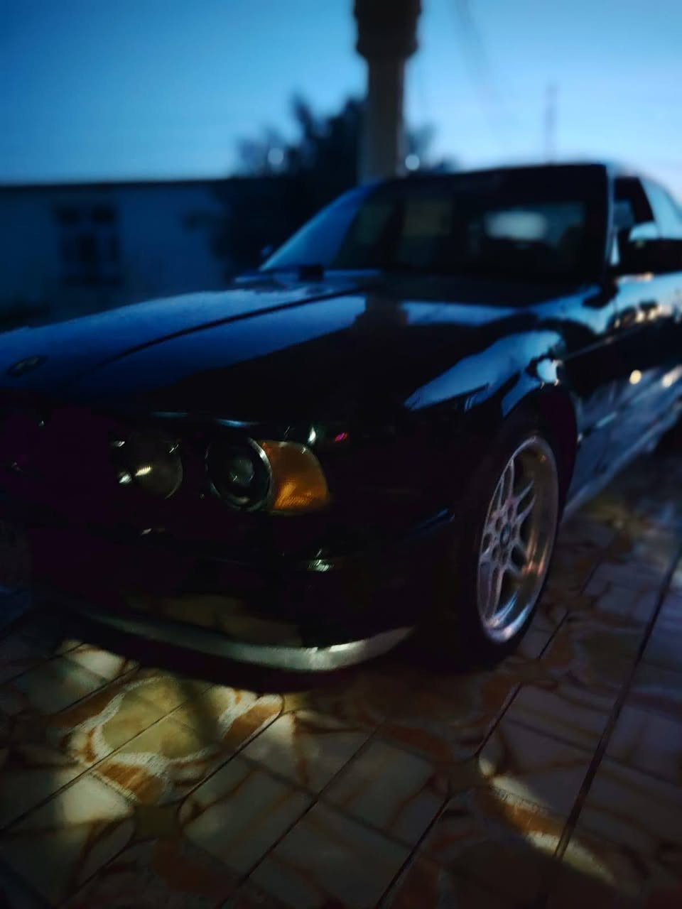 سلام عليكم شباب 525 اصل بليتة وسنوية  كير عادي  مصبوغة جديد 38 وبيه مجال  تفاصيل اكثر رقمي *********** بكاني ديالى الغالبيه
