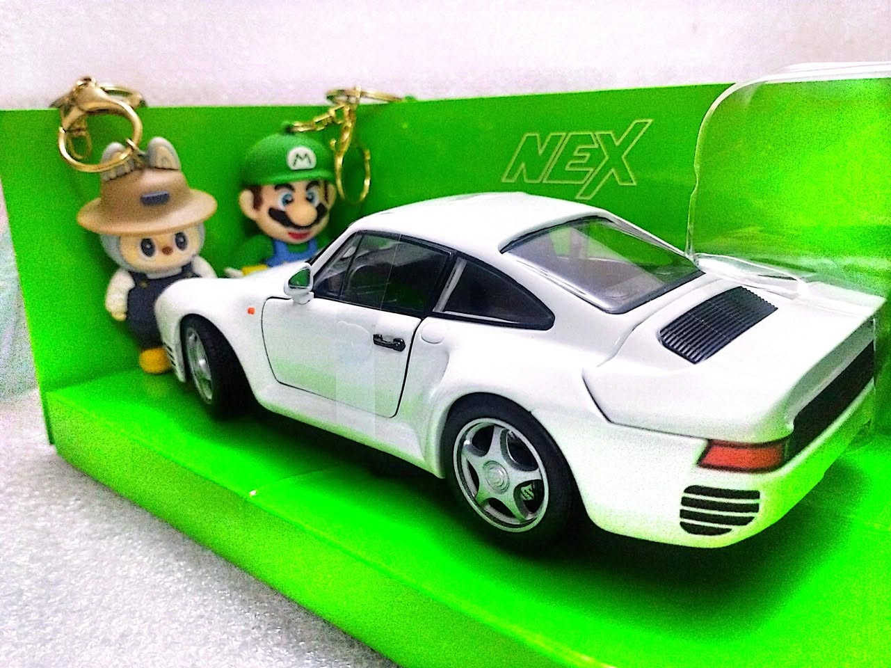 Porsche lover's
Porsche 959
Scale 1/24
Original special edition 
فتح ابواب وكبوت وتحكم بالطارة يمين وشمال ومعدن اصلي


**إذا كنت صاحب هذا الإعلان وتريد حذفه لأي سبب، رجاءا أرسل رسالة إلى الدعم الفني**
