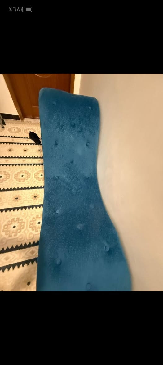 السلام عليكم عندي سرير  وميز مكتبي وميز مكياج يي ضرر مابي ونضيفات امان الله  
وايضا شزلون للبيع يي ستفسار ع لرقم ***********
