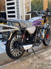 سيفان 25  السعر 750. للاتصال 07726578281