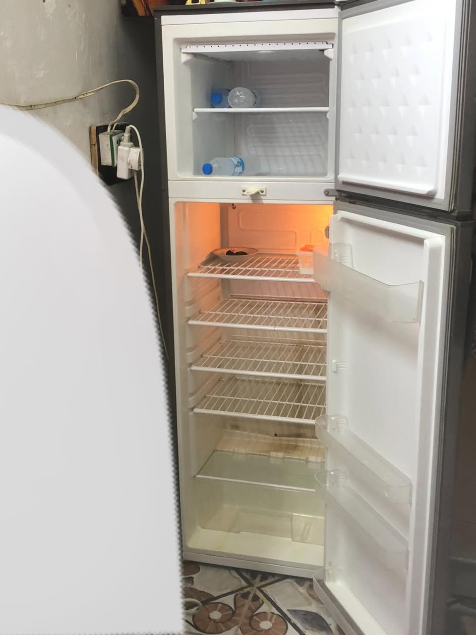 السلام عليكم ..
ثلاجه للبيع نضيفه وشغاله مستعجله عليها .


**إذا كنت صاحب هذا الإعلان وتريد حذفه لأي سبب، رجاءا أرسل رسالة إلى الدعم الفني**