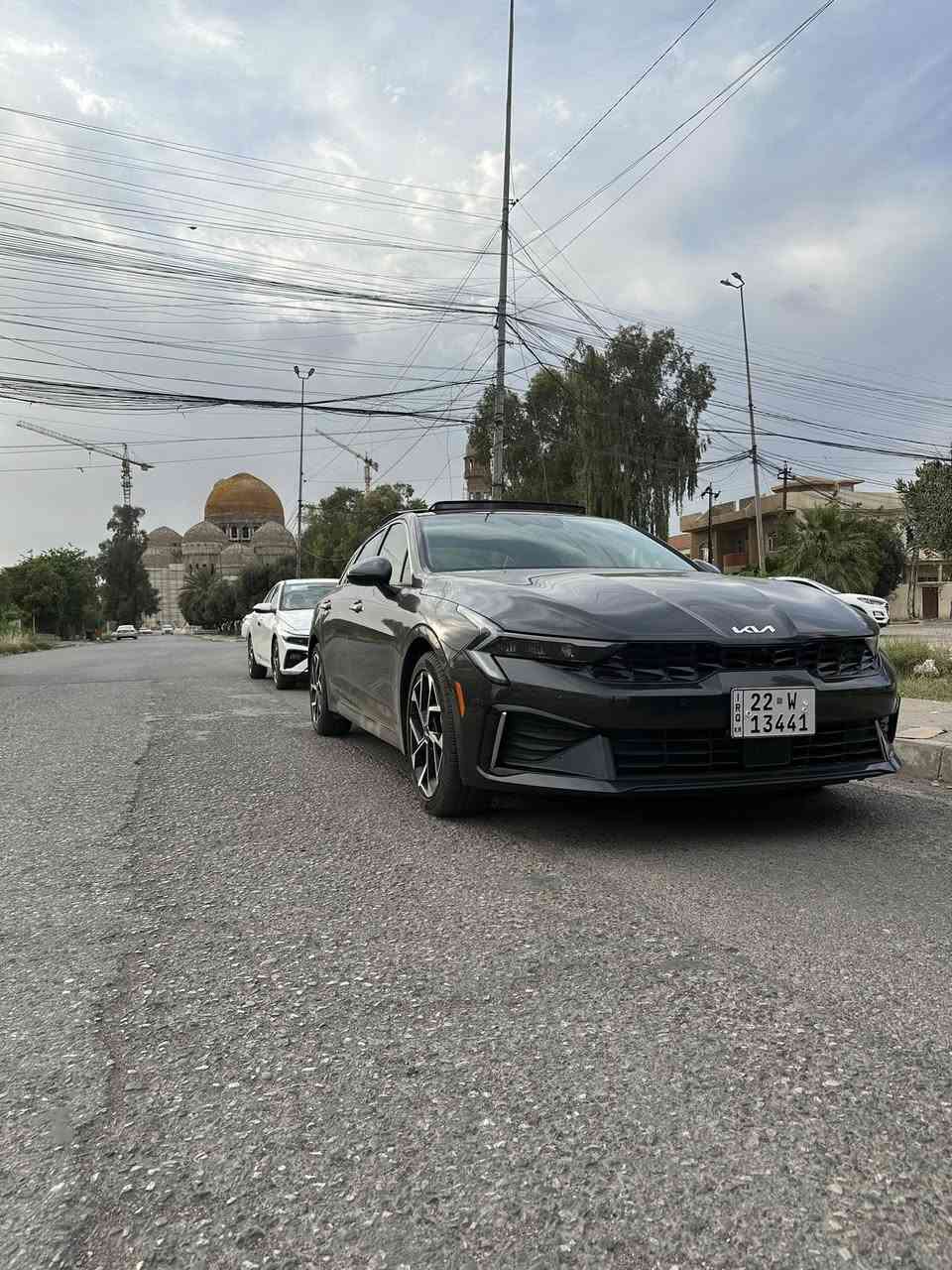 السلام عليكم 
k5 2025 EX ١/١ 
السياره فول موصفات 
٤ كامرات ٣٦٠
رادار امامي خلفي  
حساسات امامي خلفي 
لد امامي خلفي 
بنورما 
مري شفط 
كشنات. تدفئه تدريد 
ستيرن تبريد 
و بعد موصفات السياره فول الفول 
  بدون اي نقط 
ماشيه ١٩ الف كيلو. الشكل الجديد 
سياره بدون صبغ و بدون تبديل. فقط ايرباك برده  طاك و مرجع سيستم. 
لون نفطي  السعر  ٢٣.٧٠٠ و بيه مجال 
مكان سياره بغداد حي العدل 
***********
