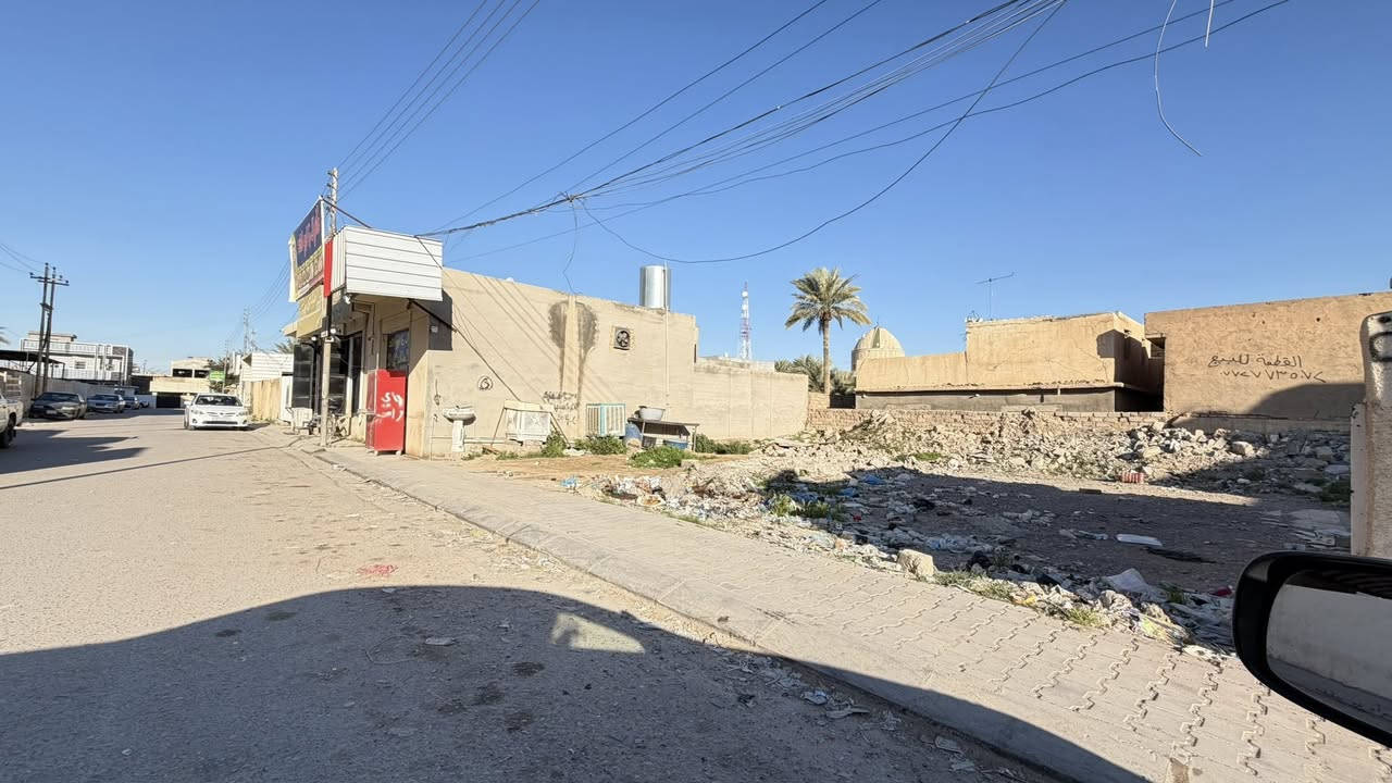 ( قطعة ارض للبيع ) 📍
مقابل باب طوارئ مستشفى بيجي وجه بوجه القطعة مساحتها 300 متر 
وبيها محل
نزال ٢٠ - وجه ١٥

للأستفسار على الرقم : ***********
