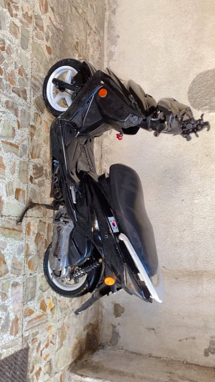 سكنس لد مكينه ٥٨ مكينه نضيفه كلش دراجه بس كفرات مو اصليه مناقصه اي شي  شغاله من لايت لبكلايت ***********
٦٠٠وبيه مجال
