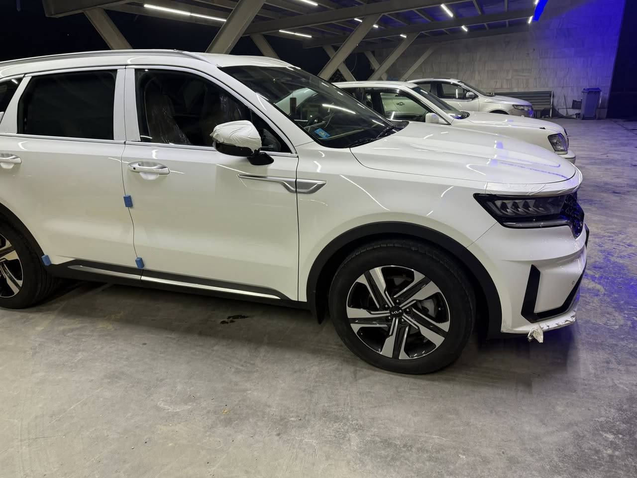 السلام عليكم سورنتو للبيع خليجي موديل ٢٠٢٣ سياره مكفوله كفاله عامه  من كلشي سياره جديده معنى كلام. مكفوله من كلشي سياره فول موصفات عدا بنروما  باقي موصفات معروفه شركه دوليه العراقيه  سياره مدوشمه.  سعرها ٣٠٥وصارف عليها الله شاهد بانزين محسن دهن درجه أولى سياره جديده. حيل ماتصور تجي شوفها بعد احلى من صور ماشيا ٢٧. حقيقي  رقم هاتف ***********
