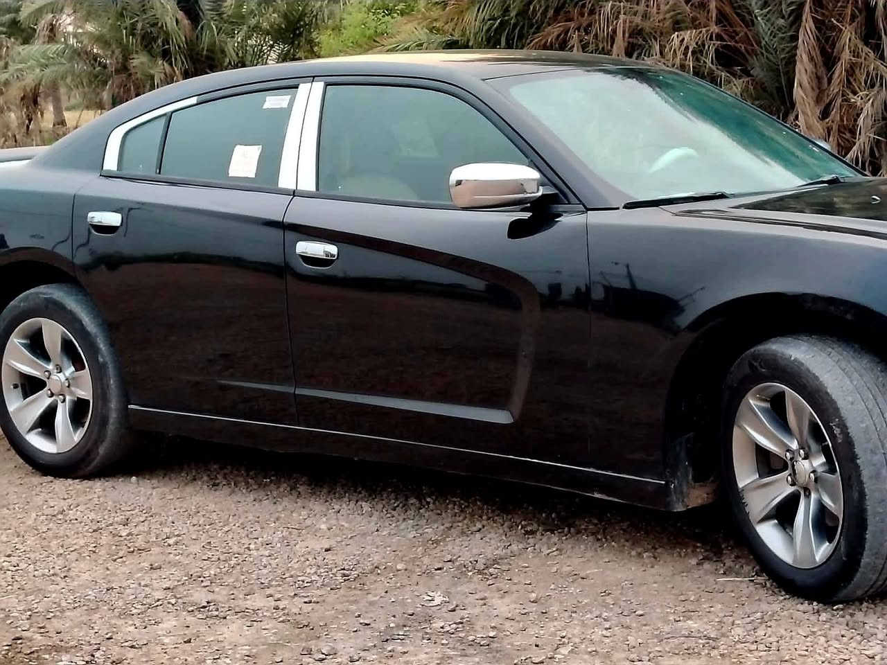 السلا عليكم جارجر 11 الي يدور جديد ونضيف . السياره جاهزه كير مكينه حداديه تخم تاير. تبريد جاهزه نضيفه رقم شمالي .سليمانيه تحويل وكاله حاضر.   سنويه جديده . رقم جديد السياره كفاله عامه عده قطعه وحده صبغ . الباب الخلف السائق . صبغ . فقط . شرط السونار . مكان بابل حله. *********** . .
