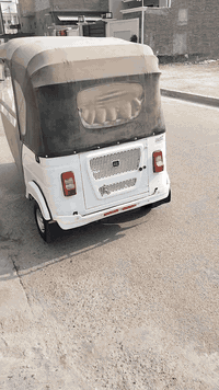 يالله سلام عليكم تكتك للبيع 21شهر 12 مرقمه رقم بغداد نكليزي بيه صبغ جوه لبك ليت وبيه بارد شي قليل شراي خابر ودلل ***********
