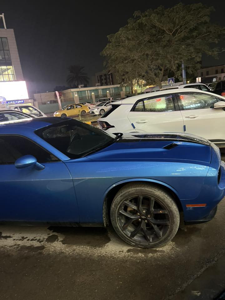 جالنجر 23 ماشيه 14 الف ميل مواصفات ال SXT حادثها جاملغ خلفي ومصلح ومصبوغ ع گد الحادث والتصليح خارجي بدون فتح قياطين من جوه وصور الحادث والكارفكس مرفقات ويه الصور معروضه ب 220 بدون رقم وبيها مجال 
السياره موجوده بالحله 
*********** 
الي يشوف السياره غاليه يعبر المنشور واكو هواي سيارات منشوره ارخص بس كلمن والحادث مالتها
