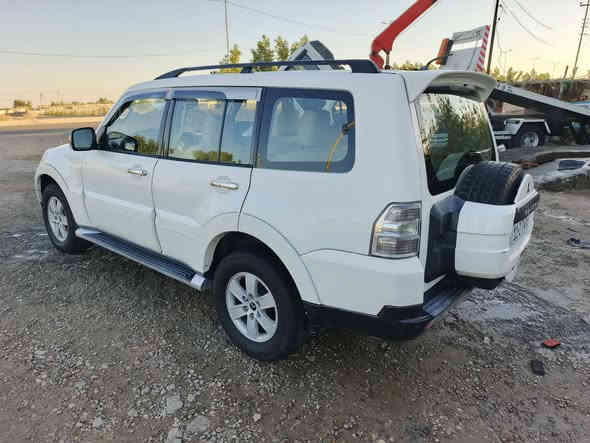 السلام عليكم من رخصه الادمن باجيرو موديل 
2008 بيه صبغ قطعه فقط مكينه كير حداديه 
صدر تخم تاير تبريد ثلج المواصفات فول 1/1
حبتور رقم بغداد بأسمي السعر 119 قفل قفل 
غير متواجد فيس للاستفسار***********
