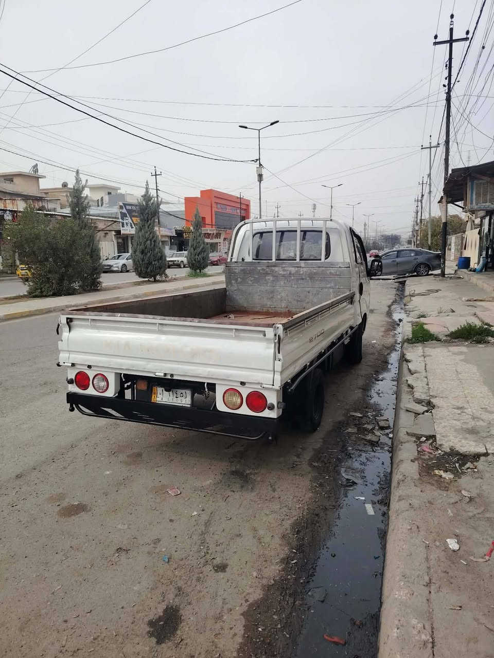 السلام عليكم ورحمة الله وبركاته كيا ٢٧٠٠ موديل ١٢ نضيف مكفوله عامه محرك معمر جديد ما صارلو شهر الداخل معمر كامل غرفه كامله حصه كاز بيها بسمي اني الشرعي مكاني موصل الجانب الأيمن حاوي الكنيسه رقم تلفون *********** بي واتساب
