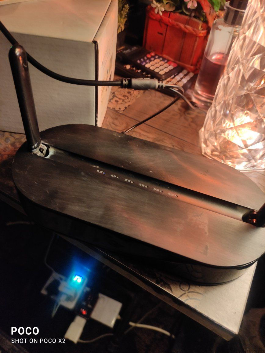 راوترات ونانو للبيع مع ups للنت اسعارهم كالاتي  سعر كل واحد الراوترات السود ال tp link جديد غير مستخدم وحديث يدعم 5g سعرة 30 الف
 والاسود الثاني كذلك حديث يدعم 5g مع منفذ للضوئي يعني يشتغل بدون تحويلة ضوئي سعرة 25 نظيف ع الفحص
 والابيض مايدعم 5g بس البث مالتة يكفي بيتين كلش قوي سعرة 15

 والنانو كذلك حديث وجديد مامستخدم مفتوح اللاصق مال كارتون فقط للفحص سعرة 75 الف 

والups جديد مفتوح من الكارتون فقط سعرة 20 

اذا تشتريهن كلهن اسويلك خصم خاص


**إذا كنت صاحب هذا الإعلان وتريد حذفه لأي سبب، رجاءا أرسل رسالة إلى الدعم الفني**