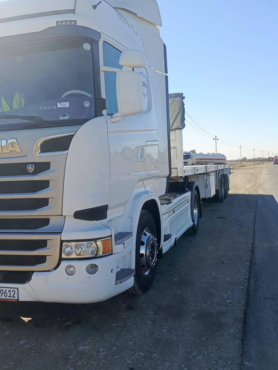 السلام عليكم سياره لبيع سكانيه موديل 2016 جديده صار شهر من مرقمها كير اوتماتيك 12 نمر عرجه تخم ويل كروم اصلي مكينه 490.  سوبر عادي تخم تاير. رتايدر ثلاجه دخليه. سبلت خزن 4جوبلسات لكسن. رقم دهوك. تريد بس راس او راس وعربانه اتصل علئ رقم *********** وتحويل مباشر؟
