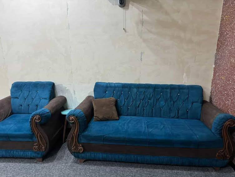 سلام عليكم تخم للبيع عشر مقاعد الرقم 
***********المكان العلام شارع المستوصف السعر٣٠٠وبي مجال
