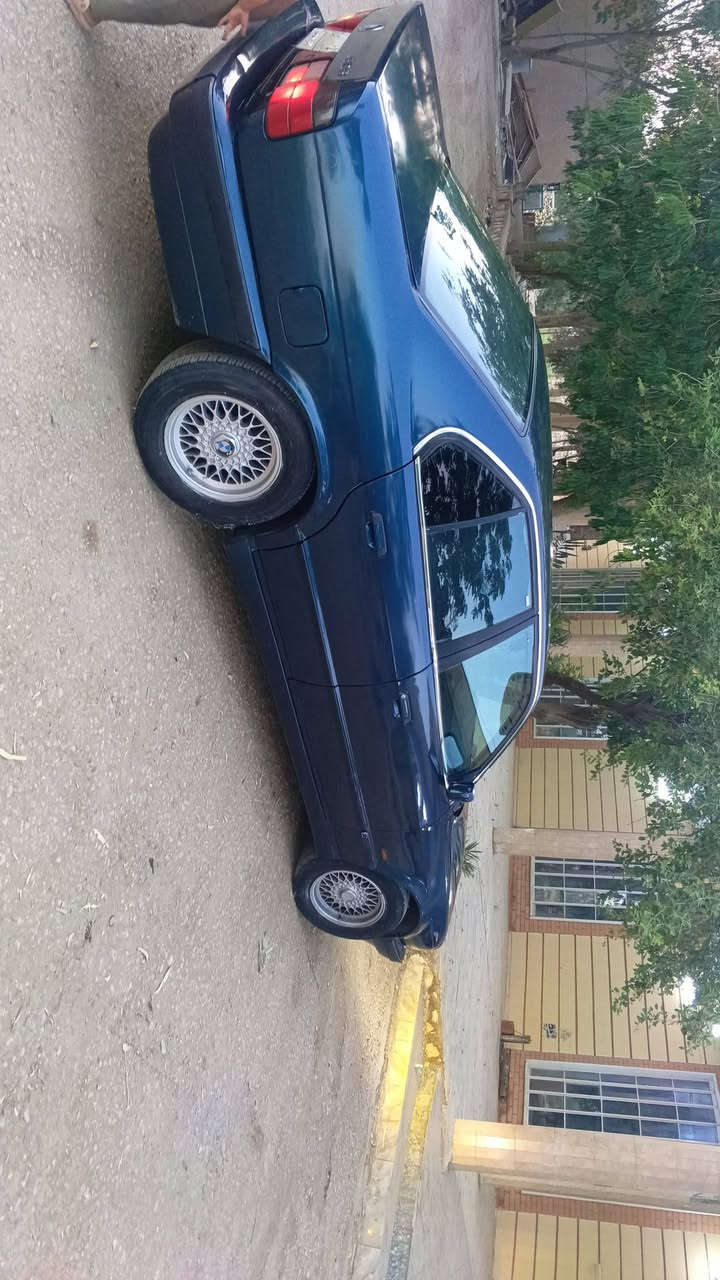 السلام عليكم
عندي هذا الوحش اريد اراوسه بطه بس كون نضيفه 
***********
