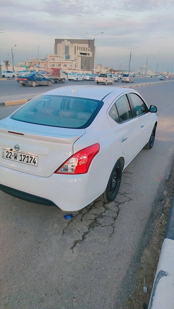 السلام عليكم نيسان صني هندي للبيع موديل 25 سياره كفاله عامه جديده ماشي 17 شركه نور البصره ومن الضمان السور  سعرها 125 وبيها مجال بسيط عنوان بصره وانا مكلف المنشور وهذا رقم صاحبها السياره ***********
