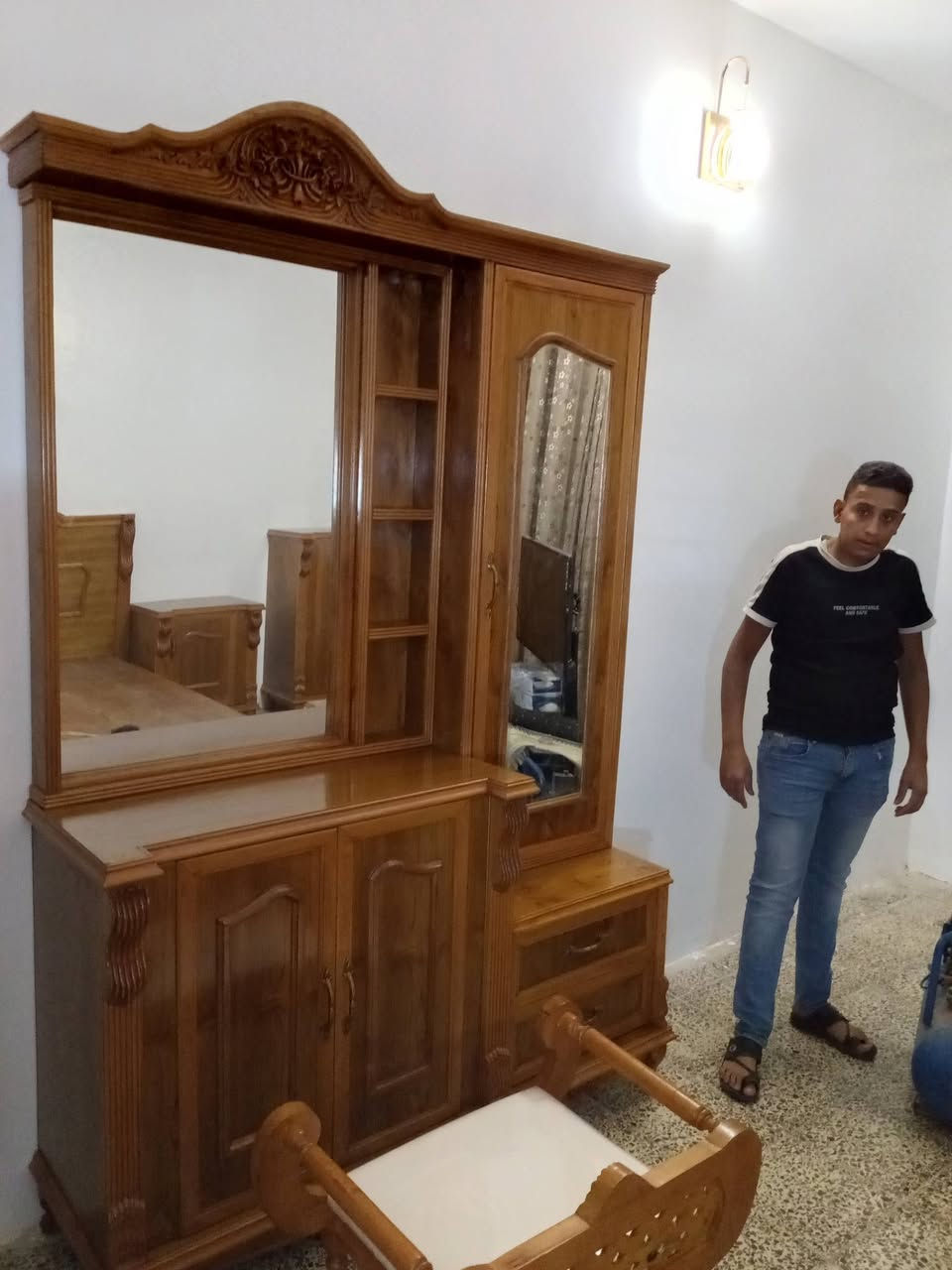 ورشه الأخوين لجميع اعمال النجارة والديكور بأدارة حسين صاحب
*********** هاتف
*********** واتساب
