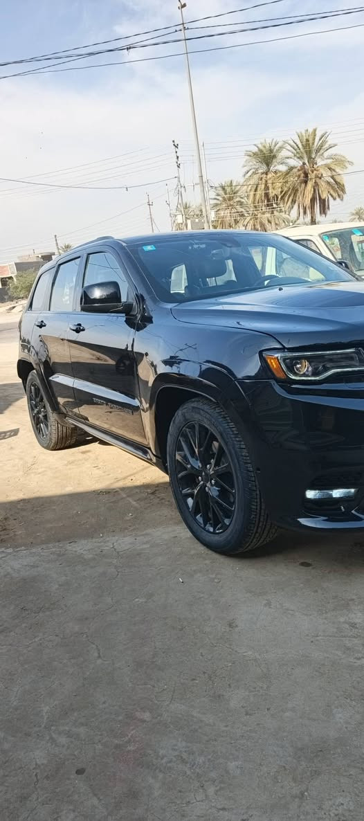 السلام عليكم 
للبيع او مراوس حسب القناعة جيب 2018 وارد امريكي حادثه بأمريكا جاملغ خلفي فقط بارد بالعراق بيها بابين رش وملونين الجاملغ وياهن نص من عنده عليها كت SRT كامل رقم بغداد 
ماشيه 119 فول ماعدى الفتحه صور الحادث مرفقة بالمنشور 
السعر 210 
للأستفسار ***********
