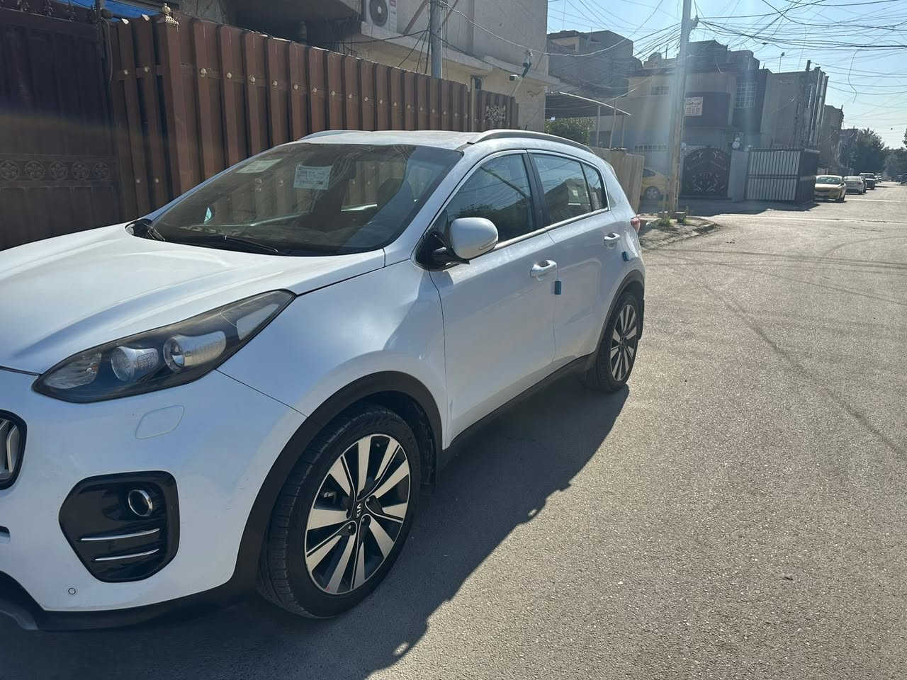 السلام عليكم للبيع كيا سبورتج رقم بغداد 
موديل 2017 ماشية 94
السيارة مكفولة من الصبغ 
مكينة وكير كفالة تبريد وصدر ورقم جديد وهزة جديدة 
العنوان بغداد الكرخ 
السعر 175
رقم الهاتف  
***********
